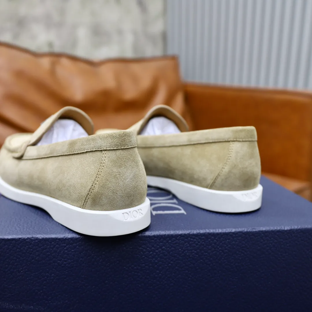 Ex-factory price: 540🙅‍♂️🙅‍♂️🙅‍♂️ Brand: Dior DIOR Standard code: Men's code 38/44 (45 can be customized) Grade: Same as the official website Material: Original cowhide stitching, cowhide lining, original TPU wear-resistant soft outsole Style categories: Leisure and sports version, footwear for driving, young fashion, European and American trends, British style Color: actual picture color